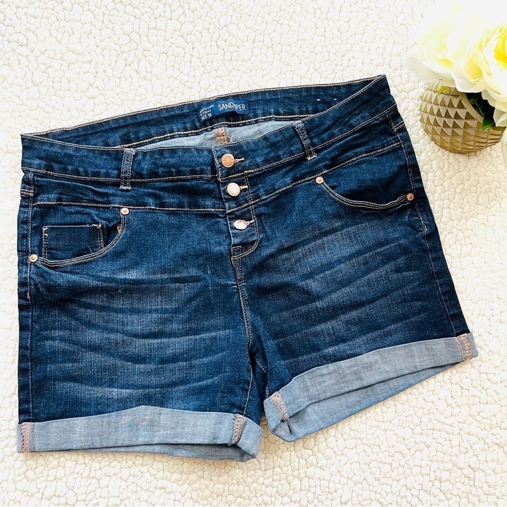 70’s Style Dark Wash Highrise 3 Button Faded Whiskered Cuff Denim Shorts Size 18